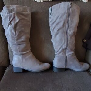 Gray slouch boot